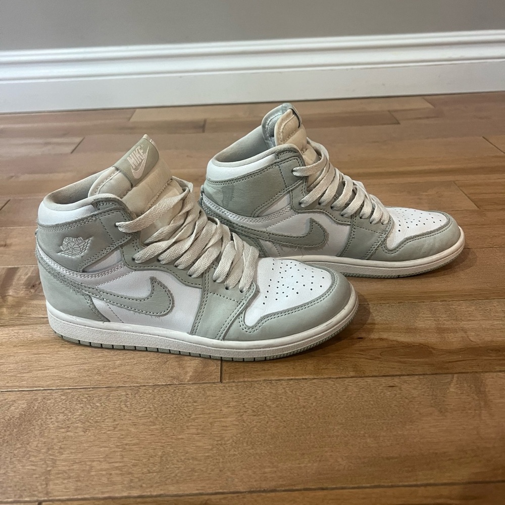 Nike Air Jordan Retro Mid Youth size 3 Seafoam Green & White